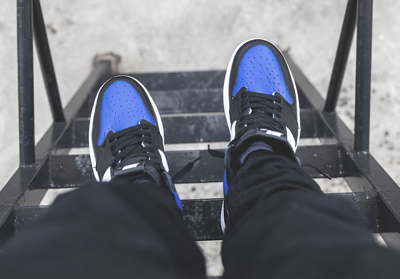 Air Jordan 1 Retro High Og Royal Toe 2020 On Feet Royal Blue Black 555088 041 (4) - www.newkick.vip