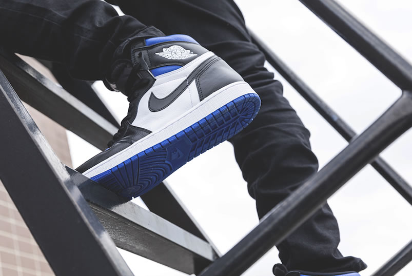Air Jordan 1 Retro High Og Royal Toe 2020 On Feet Royal Blue Black 555088 041 (1) - www.newkick.vip
