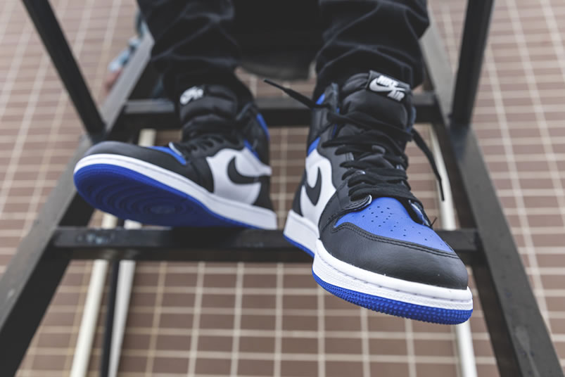Air Jordan 1 Retro High Og Royal Toe 2020 On Feet Royal Blue Black 555088 041 (2) - www.newkick.vip