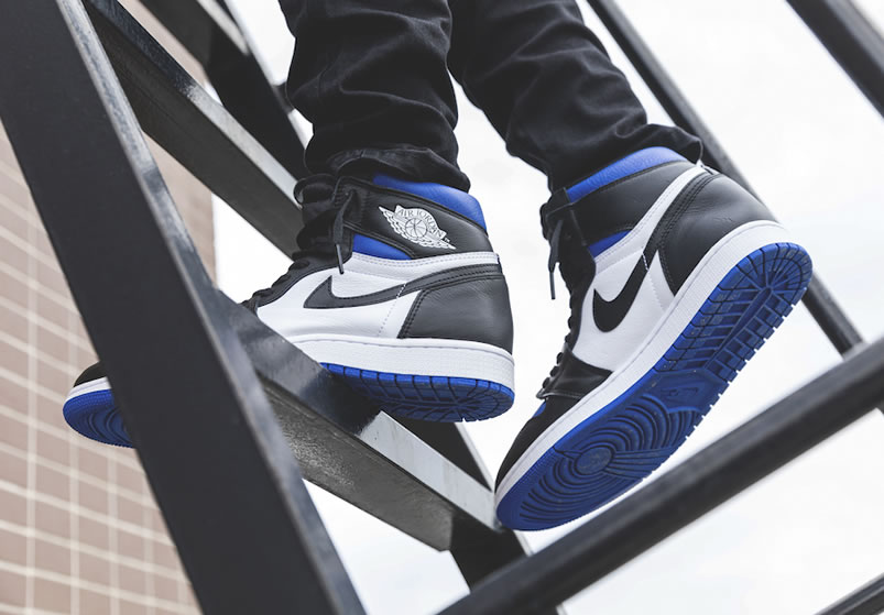 Air Jordan 1 Retro High Og Royal Toe 2020 On Feet Royal Blue Black 555088 041 (5) - www.newkick.vip