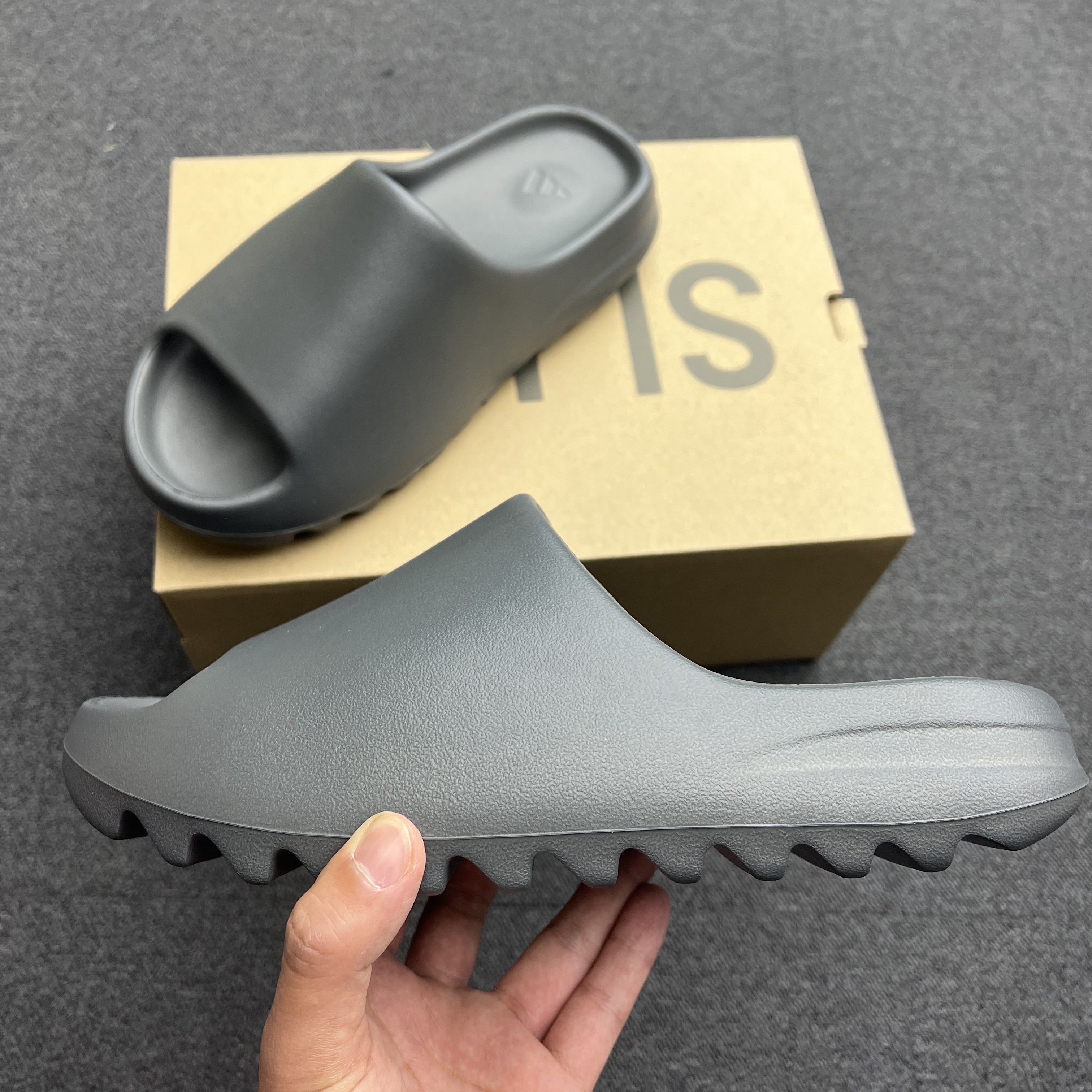 Adidas Yeezy Slide Granite Id4132 (1) - www.newkick.vip Adidas Yeezy Slide Granite Id4132 (1) - www.newkick.vip