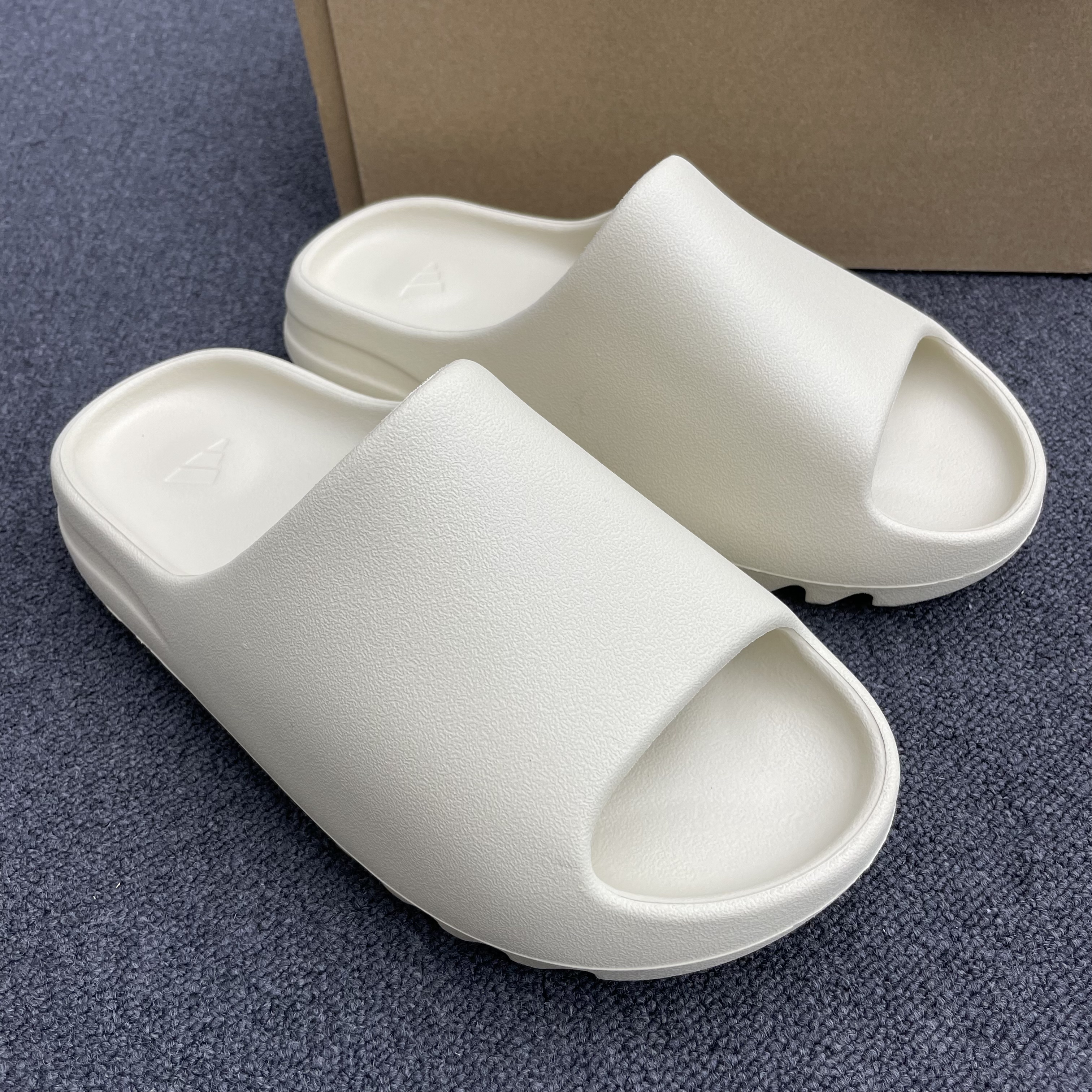Adidas Yeezy Slide Bone New Wmns Fz5897 (6) - www.newkick.vip Adidas Yeezy Slide Bone New Wmns Fz5897 (6) - www.newkick.vip