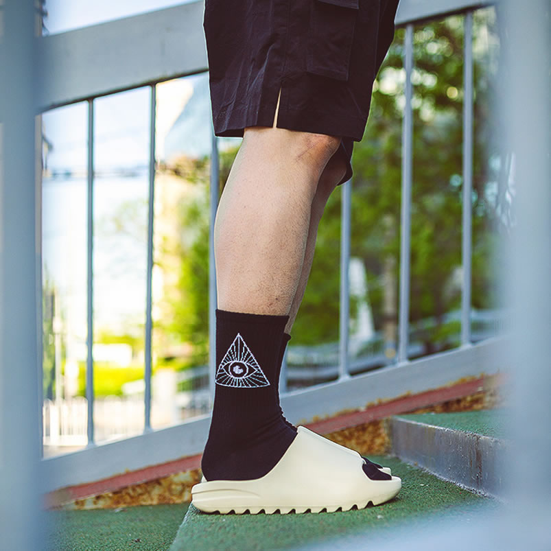 Yeezy Slide On Feet (2) - www.newkick.vip Yeezy Slide On Feet (2) - www.newkick.vip