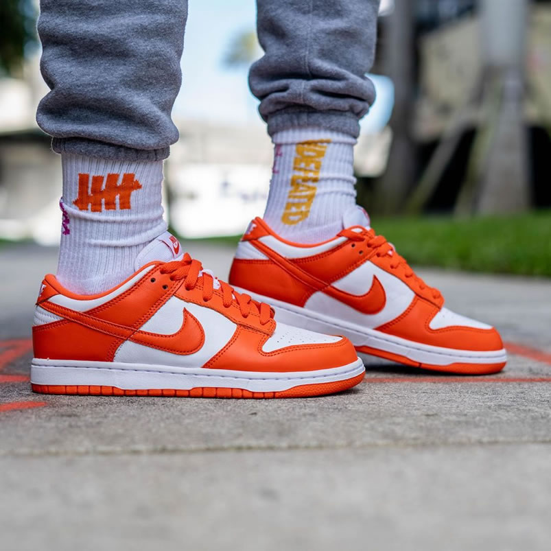Nike Sb Dunk Low Sp Syracuse Orange Blaze Cu1726 101 On Feet (2) - www.newkick.vip Nike Sb Dunk Low Sp Syracuse Orange Blaze Cu1726 101 On Feet (2) - www.newkick.vip