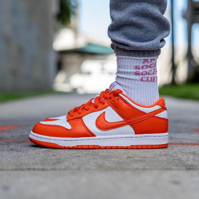 Nike Sb Dunk Low Sp Syracuse Orange Blaze Cu1726 101 On Feet (4) - www.newkick.vip Nike Sb Dunk Low Sp Syracuse Orange Blaze Cu1726 101 On Feet (4) - www.newkick.vip