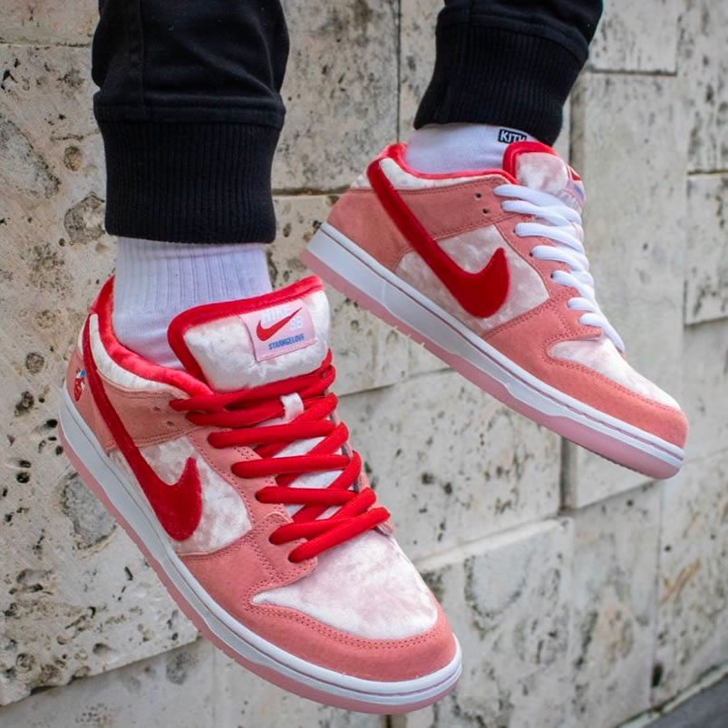 Strangelove Nike Sb Dunk Low On Feet Pink Ct2552 800 (1) - www.newkick.vip
