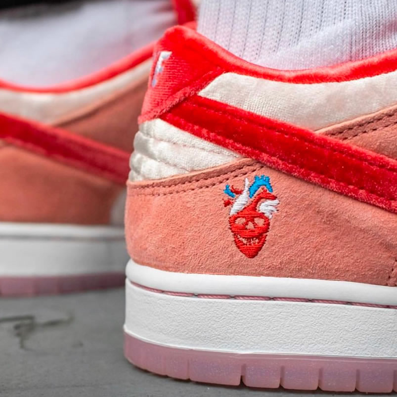 Strangelove Nike Sb Dunk Low On Feet Pink Ct2552 800 (4) - www.newkick.vip