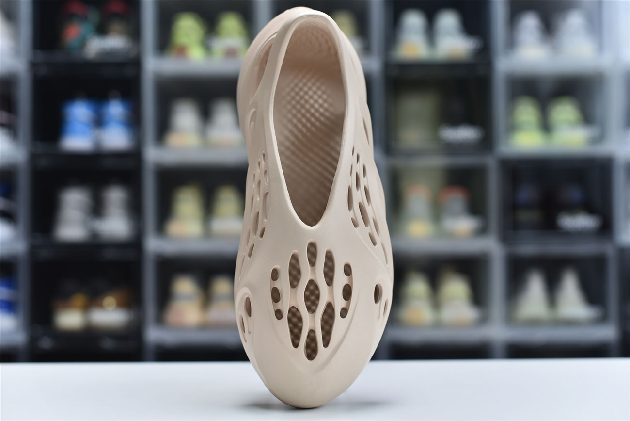 Adidas Yeezy Crocs Clog Foam Runner Colors Beige (4) - www.newkick.vip