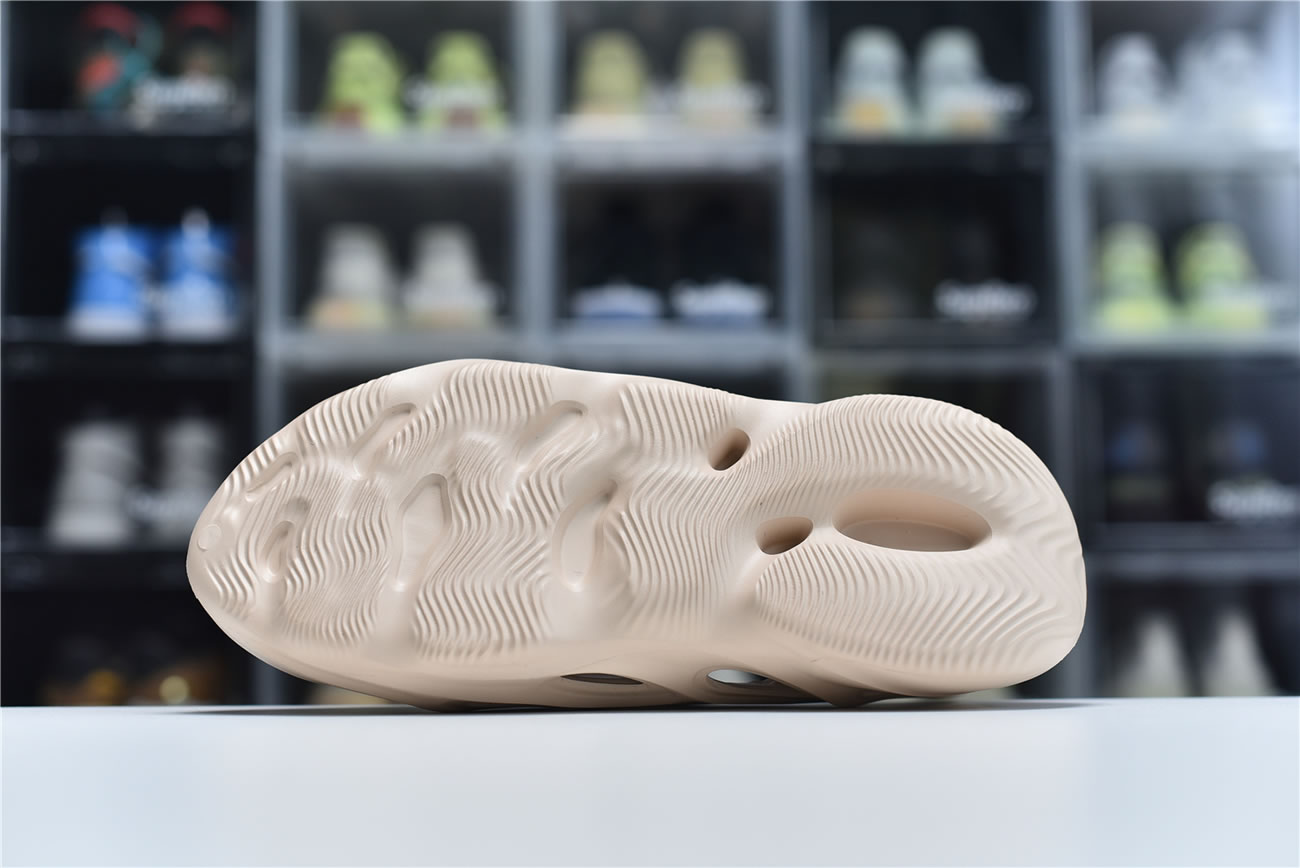 Adidas Yeezy Crocs Clog Foam Runner Colors Beige (6) - www.newkick.vip