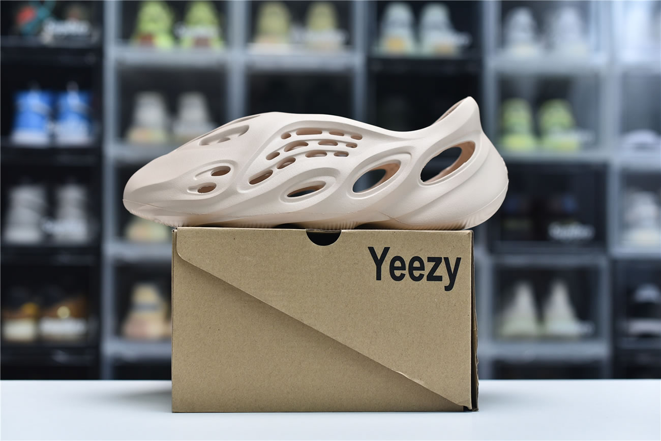 Adidas Yeezy Crocs Clog Foam Runner Colors Beige (7) - www.newkick.vip