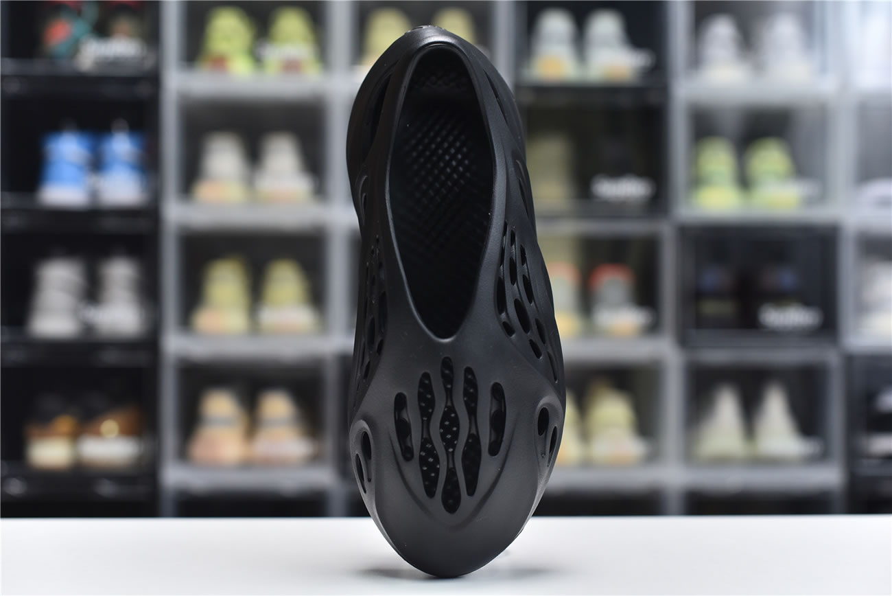 Adidas Yeezy Crocs Clog Foam Runner Colors Black (4) - www.newkick.vip Adidas Yeezy Crocs Clog Foam Runner Colors Black (4) - www.newkick.vip