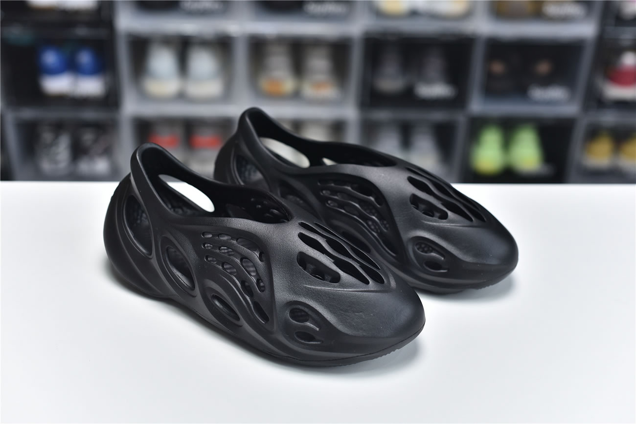 Adidas Yeezy Crocs Clog Foam Runner Colors Black (2) - www.newkick.vip