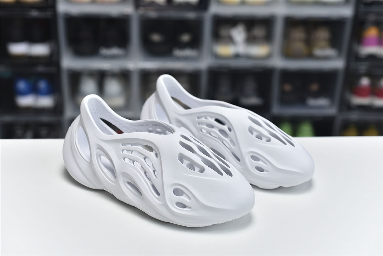 Adidas Yeezy Crocs Clog Foam Runner Colors White (2) - www.newkick.vip Adidas Yeezy Crocs Clog Foam Runner Colors White (2) - www.newkick.vip
