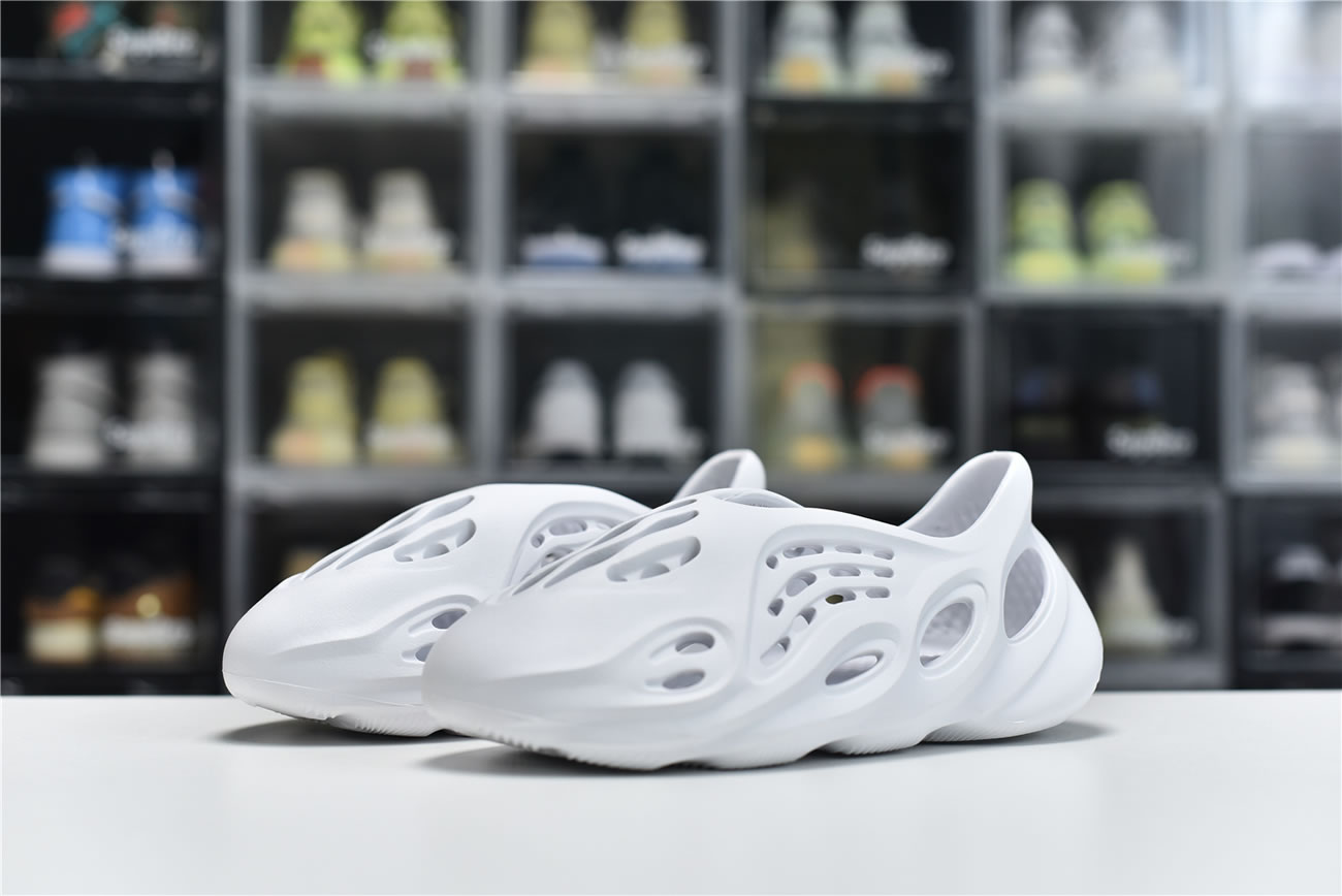 Adidas Yeezy Crocs Clog Foam Runner Colors White (3) - www.newkick.vip Adidas Yeezy Crocs Clog Foam Runner Colors White (3) - www.newkick.vip