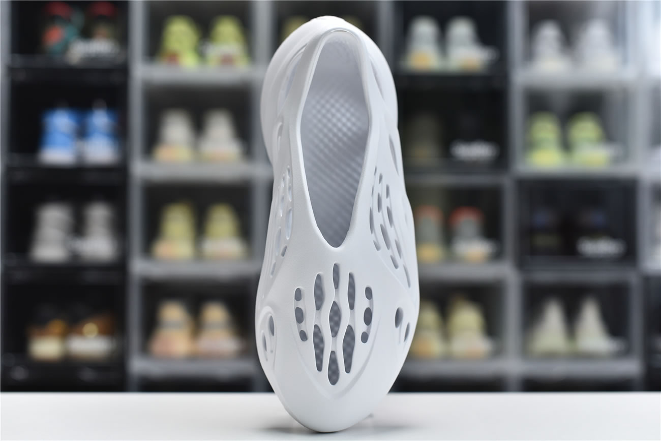 Adidas Yeezy Crocs Clog Foam Runner Colors White (4) - www.newkick.vip Adidas Yeezy Crocs Clog Foam Runner Colors White (4) - www.newkick.vip