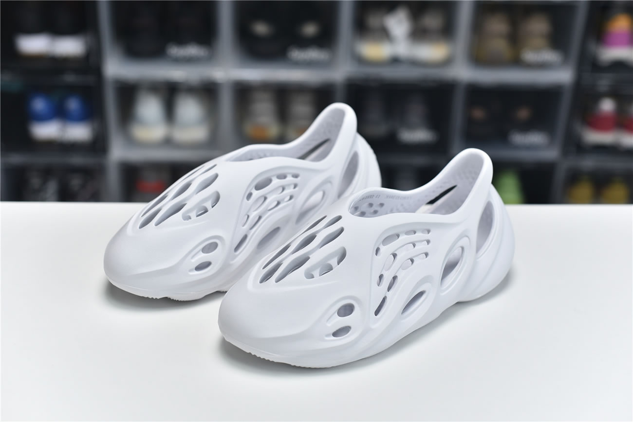 Adidas Yeezy Crocs Clog Foam Runner Colors White (1) - www.newkick.vip