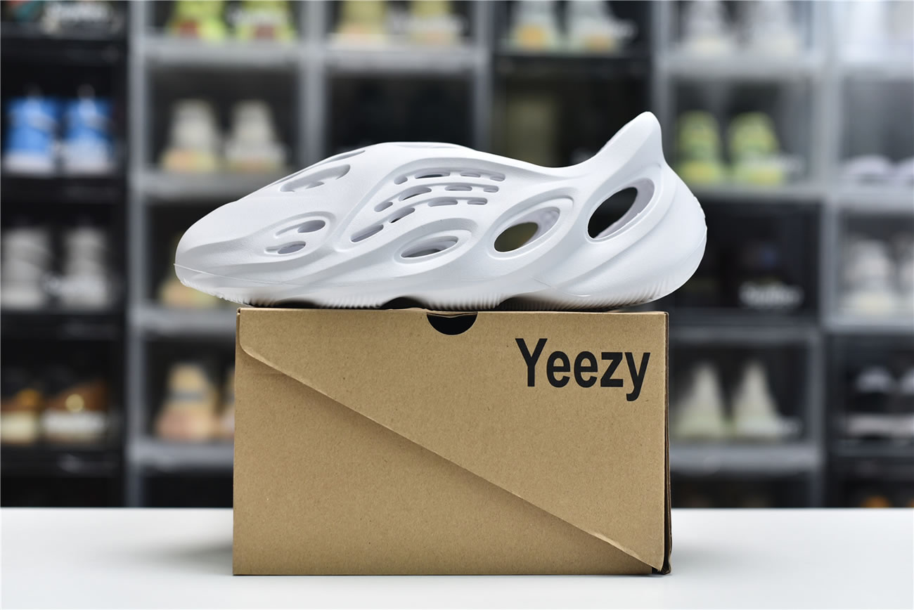 Adidas Yeezy Crocs Clog Foam Runner Colors White (7) - www.newkick.vip