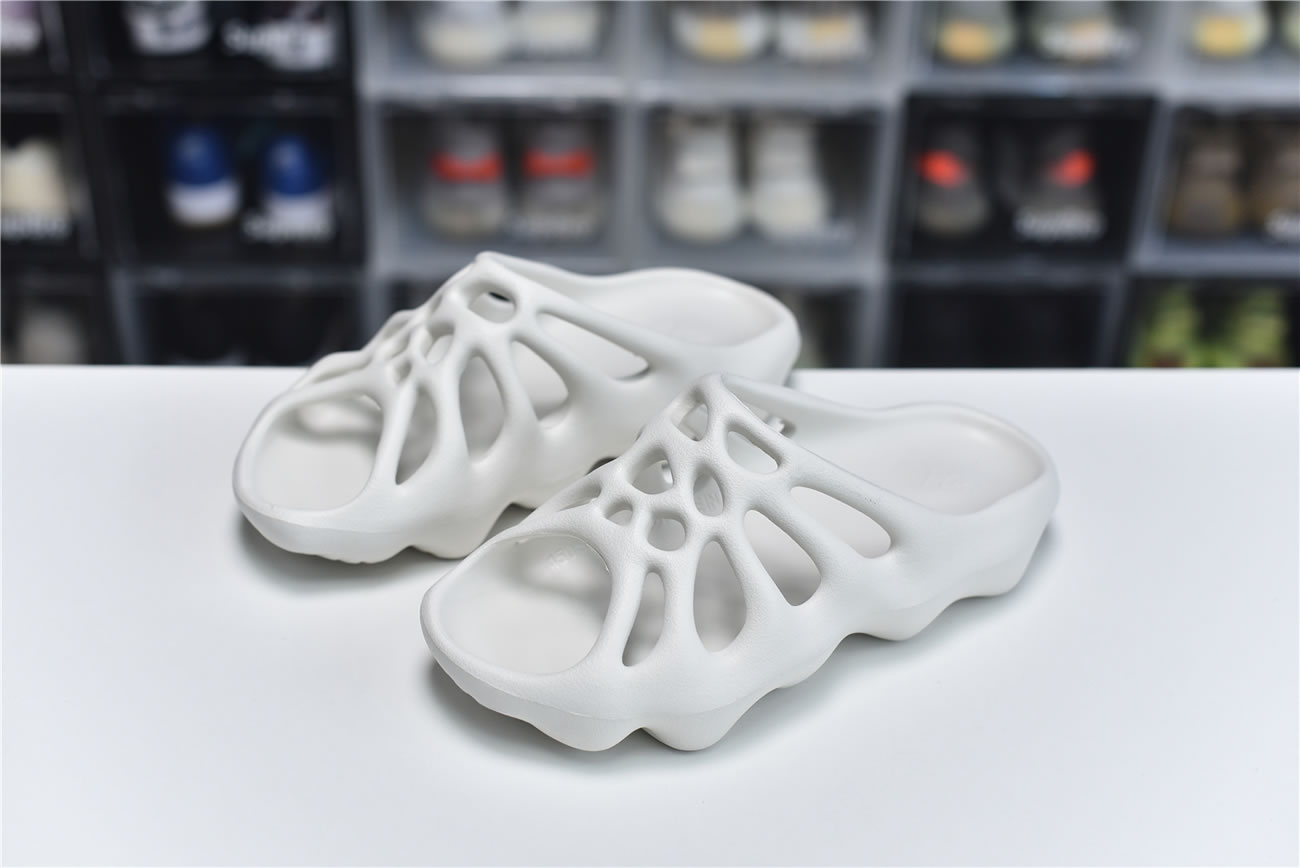 Adidas Yeezy Crocs Clog Slipper White (1) - www.newkick.vip