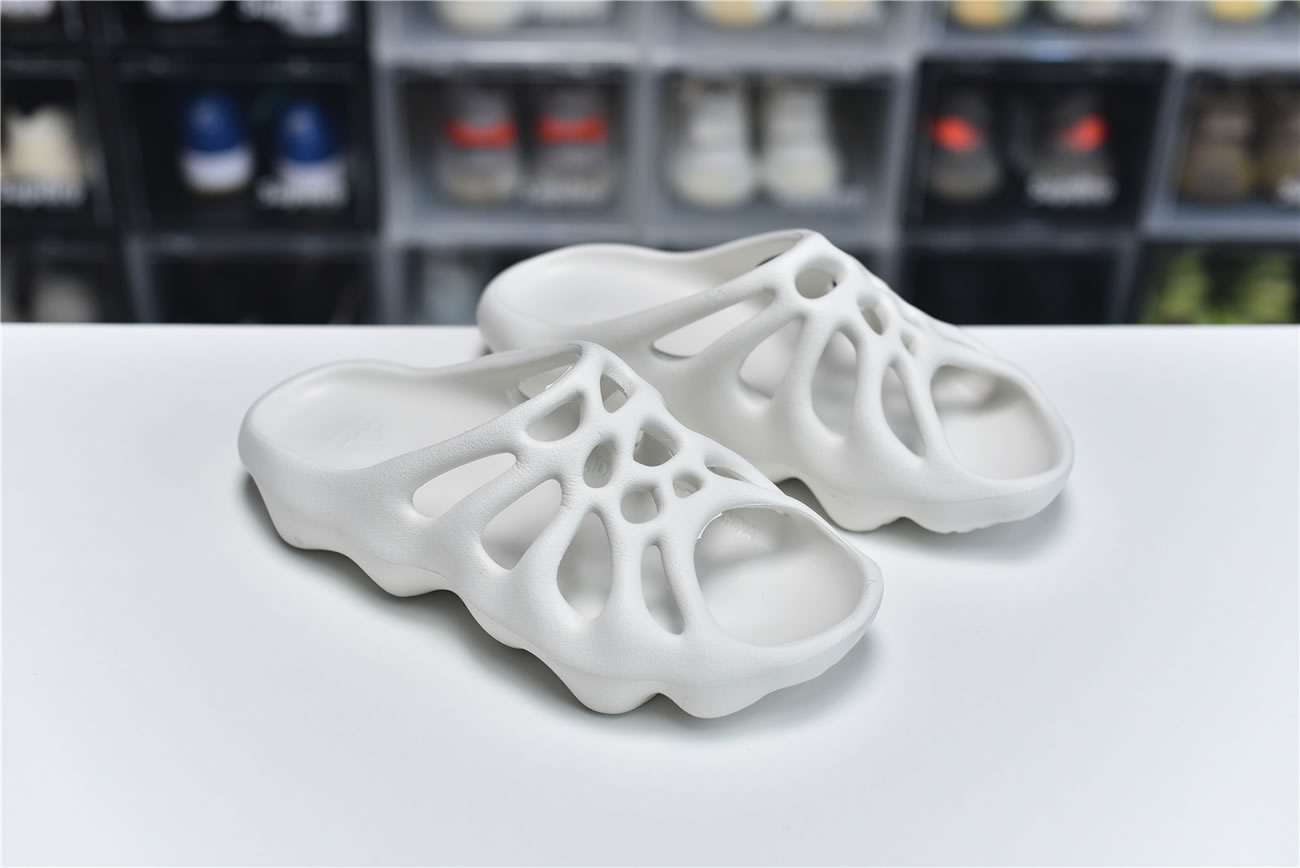 Adidas Yeezy Crocs Clog Slipper White (2) - www.newkick.vip