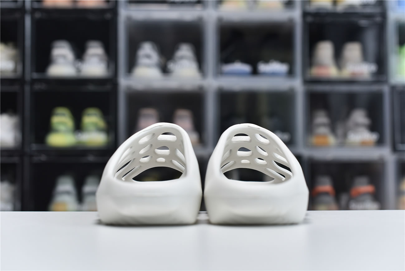 Adidas Yeezy Crocs Clog Slipper White (5) - www.newkick.vip