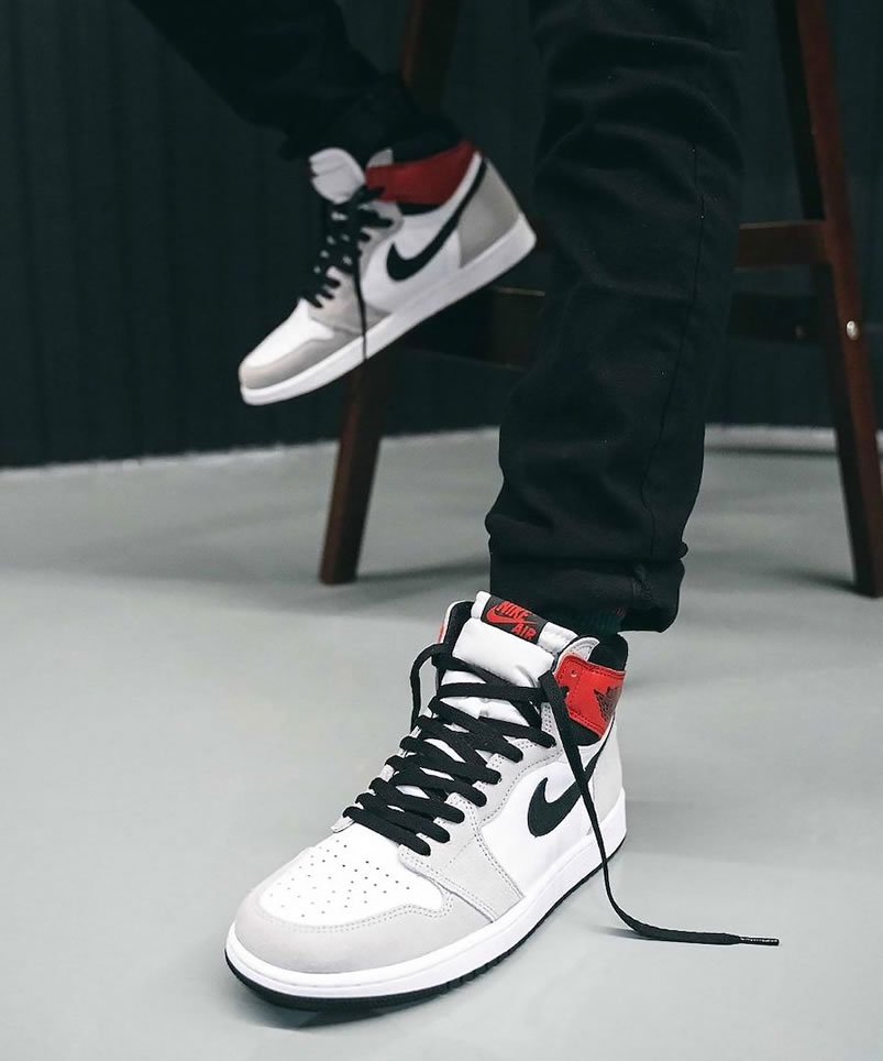 Air Jordan 1 Retro High Light Smoke Grey 2020 On Feet 555088 126 (1) - www.newkick.vip