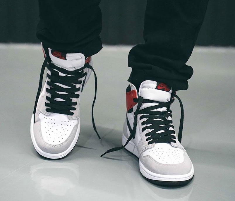 Air Jordan 1 Retro High Light Smoke Grey 2020 On Feet 555088 126 (3) - www.newkick.vip