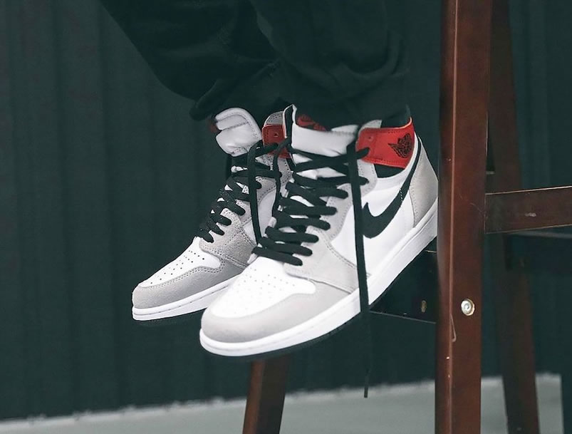 Air Jordan 1 Retro High Light Smoke Grey 2020 On Feet 555088 126 (4) - www.newkick.vip