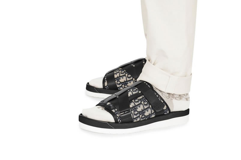 Dior Black Oblique Neoprene Sandals On Feet (1) - www.newkick.vip Dior Black Oblique Neoprene Sandals On Feet (1) - www.newkick.vip
