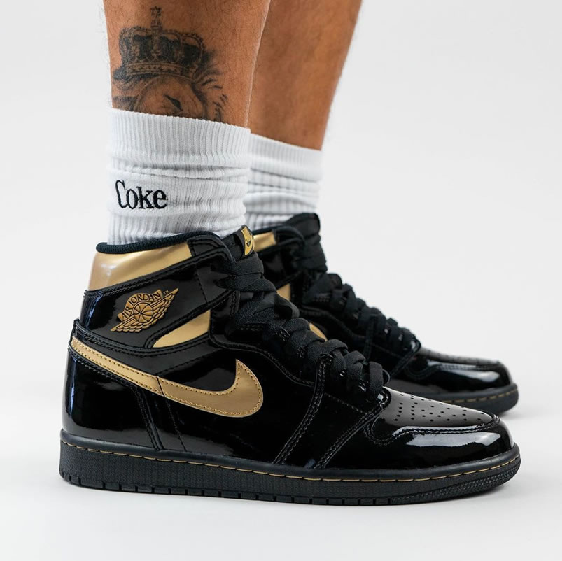 Air Jordan 1 High Og Black Gold Patent Leather New Release Date 555088 032 (2) - www.newkick.vip Air Jordan 1 High Og Black Gold Patent Leather New Release Date 555088 032 (2) - www.newkick.vip