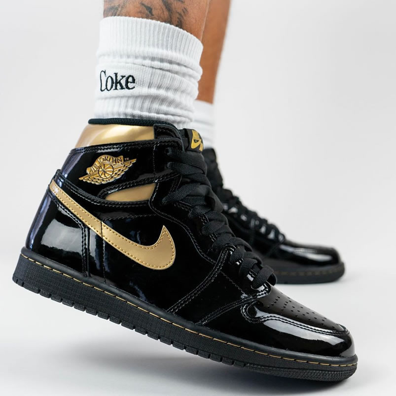 Air Jordan 1 High Og Black Gold Patent Leather New Release Date 555088 032 (6) - www.newkick.vip Air Jordan 1 High Og Black Gold Patent Leather New Release Date 555088 032 (6) - www.newkick.vip