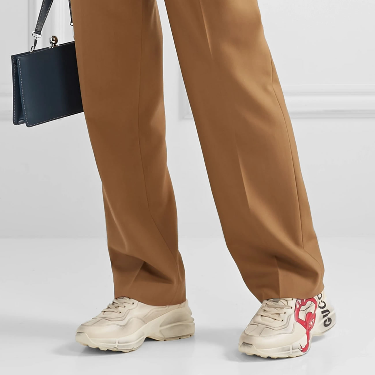 Gucci Rhyton Logo Print Leather Sneakers On Feet 1102221 (6) - www.newkick.vip