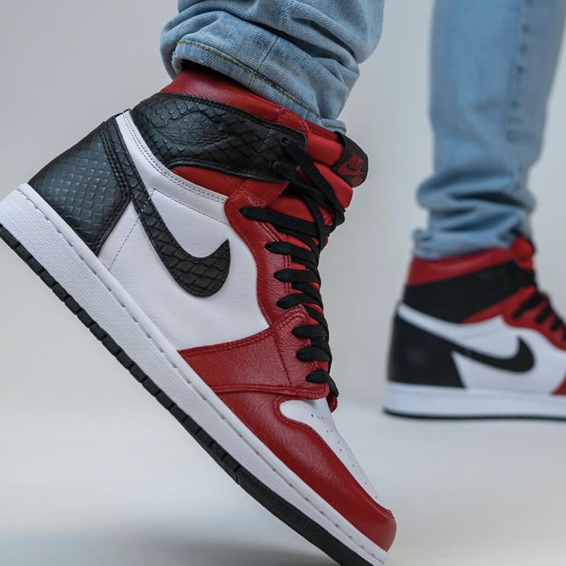 Air Jordan 1 Retro High Og Satin Snake On Feet Cd0461 601 (1) - www.newkick.vip