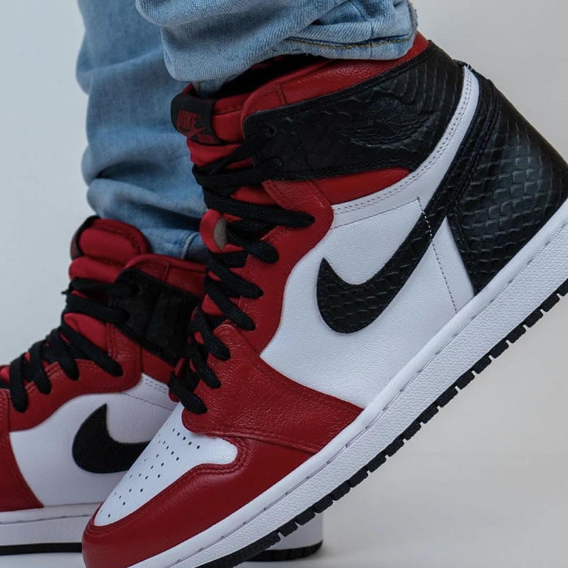 Air Jordan 1 Retro High Og Satin Snake On Feet Cd0461 601 (2) - www.newkick.vip