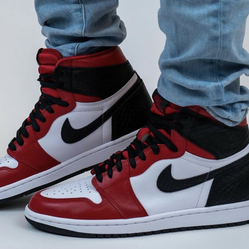 Air Jordan 1 Retro High Og Satin Snake On Feet Cd0461 601 (3) - www.newkick.vip