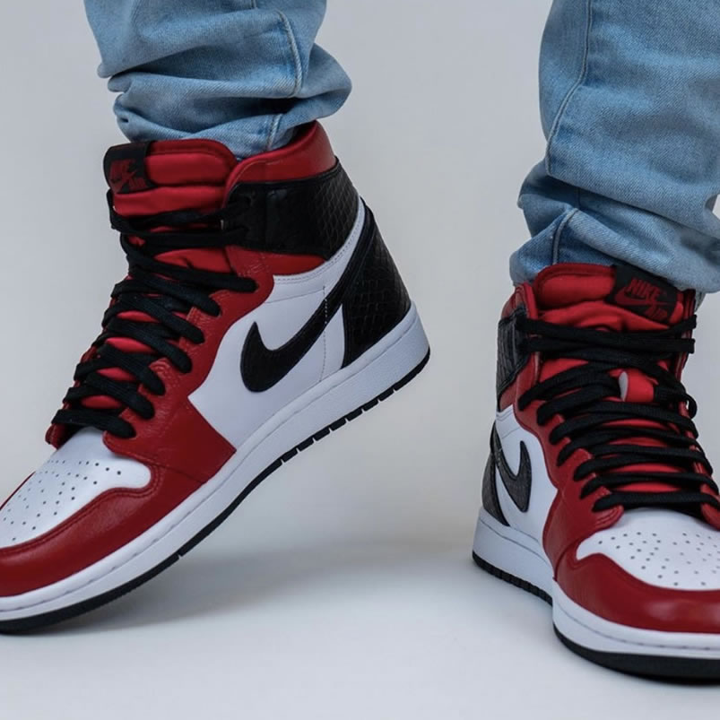 Air Jordan 1 Retro High Og Satin Snake On Feet Cd0461 601 (6) - www.newkick.vip