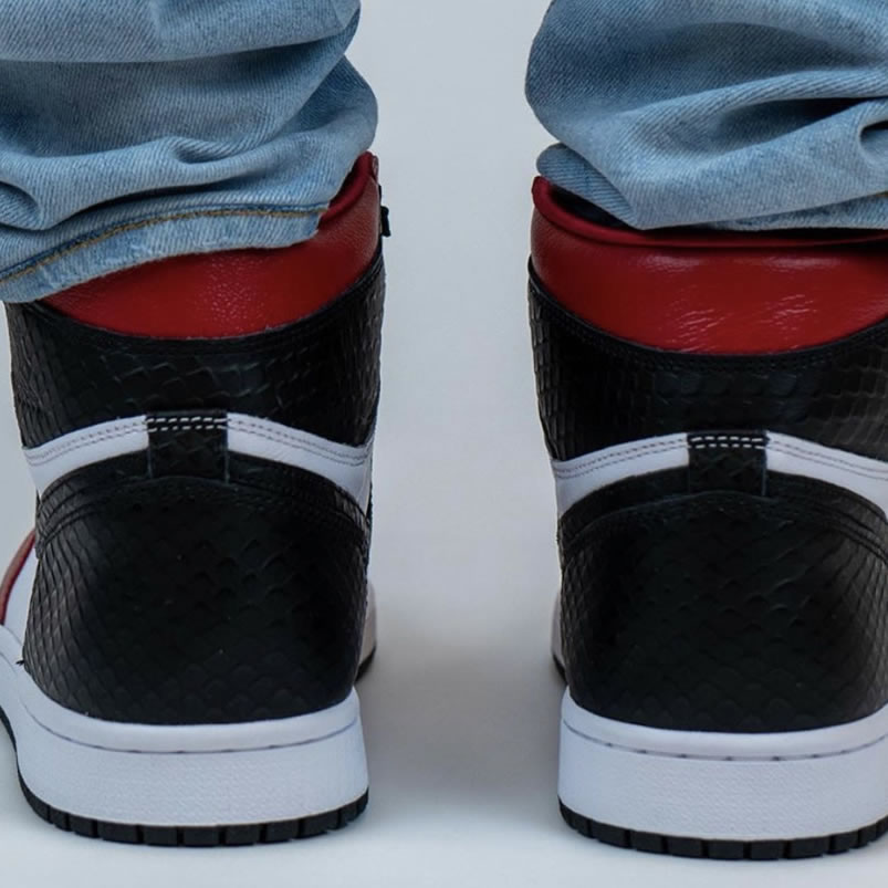 Air Jordan 1 Retro High Og Satin Snake On Feet Cd0461 601 (7) - www.newkick.vip