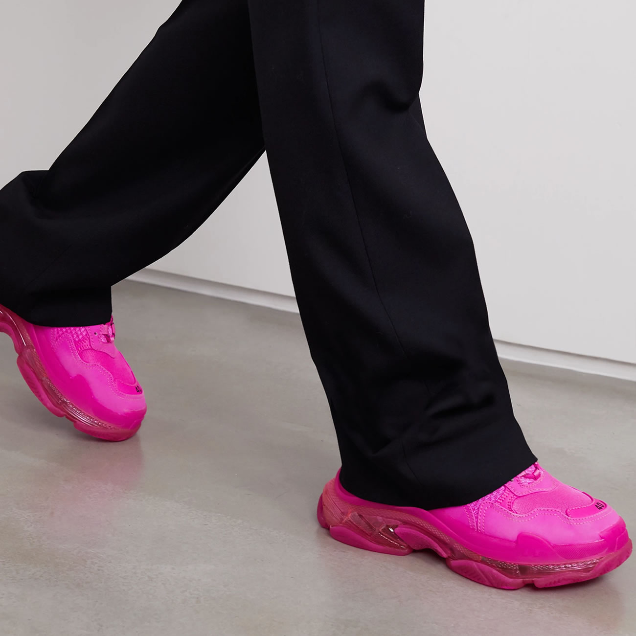 Balenciaga Triple S Pink On Feet (1) - www.newkick.vip Balenciaga Triple S Pink On Feet (1) - www.newkick.vip