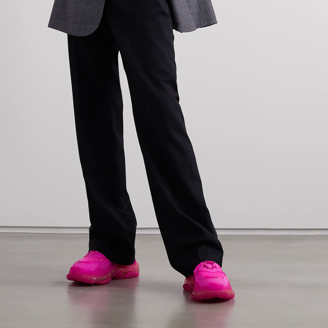 Balenciaga Triple S Pink On Feet (2) - www.newkick.vip Balenciaga Triple S Pink On Feet (2) - www.newkick.vip