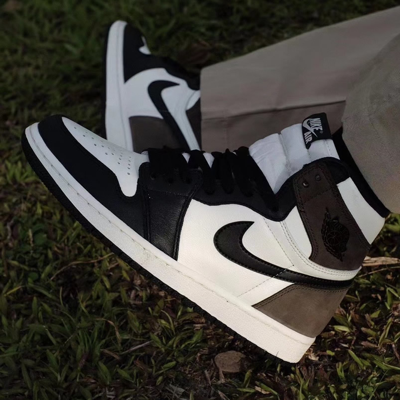 Air Jordan 1 Retro High Dark Mocha On Feet Release Date 555088 105 (1) - www.newkick.vip