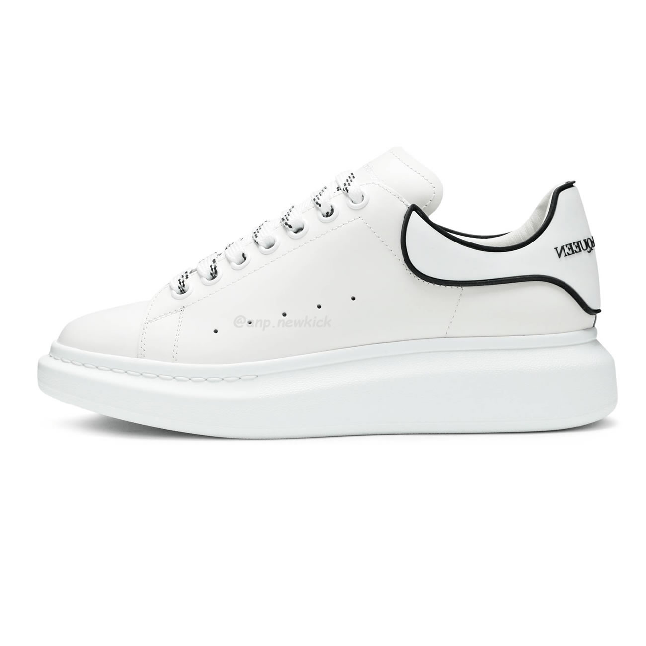 Alexander Mcqueen Oversized Sneaker White Black 625156 Whxmt 9074 (1) - www.newkick.vip Alexander Mcqueen Oversized Sneaker White Black 625156 Whxmt 9074 (1) - www.newkick.vip