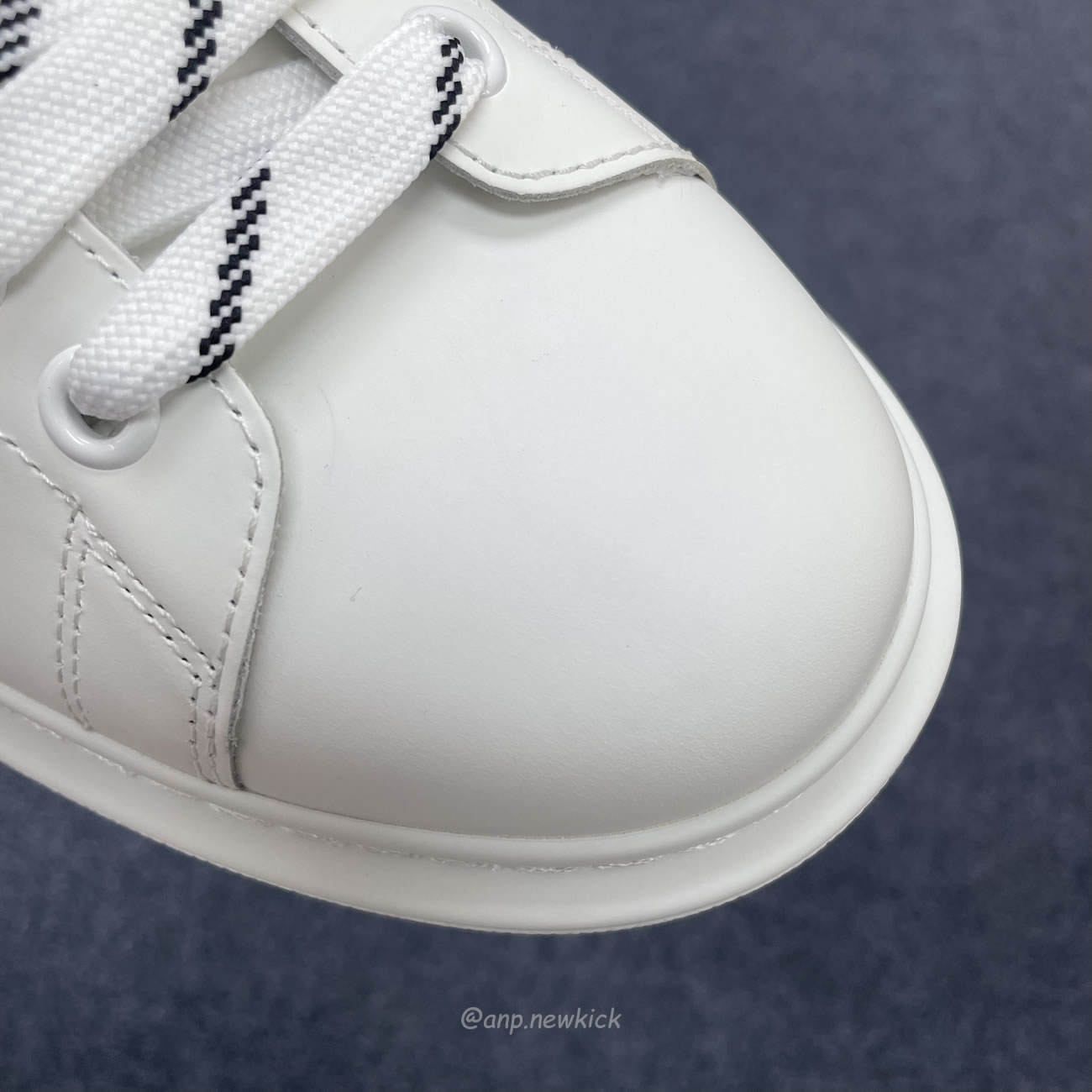 Alexander Mcqueen Oversized Sneaker White Black 625156 Whxmt 9074 (2) - www.newkick.vip Alexander Mcqueen Oversized Sneaker White Black 625156 Whxmt 9074 (2) - www.newkick.vip