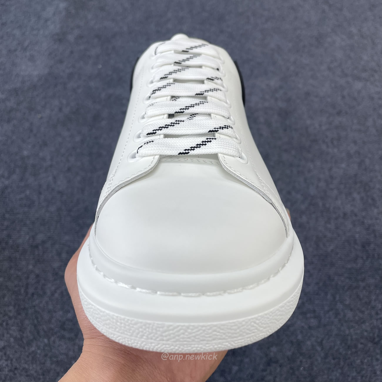 Alexander Mcqueen Oversized Sneaker White Black 625156 Whxmt 9074 (5) - www.newkick.vip Alexander Mcqueen Oversized Sneaker White Black 625156 Whxmt 9074 (5) - www.newkick.vip