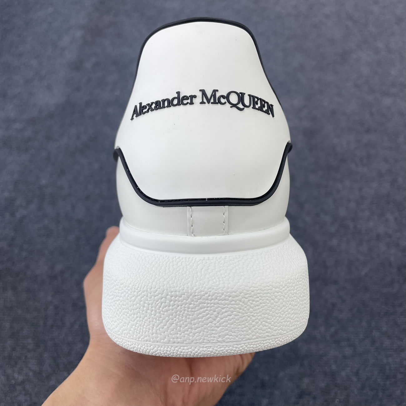 Alexander Mcqueen Oversized Sneaker White Black 625156 Whxmt 9074 (7) - www.newkick.vip Alexander Mcqueen Oversized Sneaker White Black 625156 Whxmt 9074 (7) - www.newkick.vip