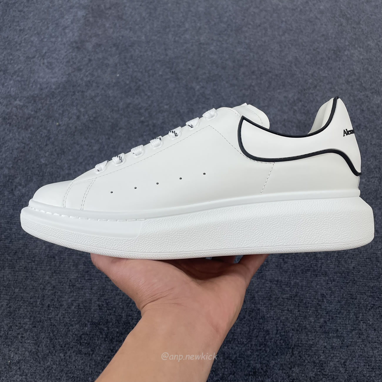Alexander Mcqueen Oversized Sneaker White Black 625156 Whxmt 9074 (8) - www.newkick.vip Alexander Mcqueen Oversized Sneaker White Black 625156 Whxmt 9074 (8) - www.newkick.vip