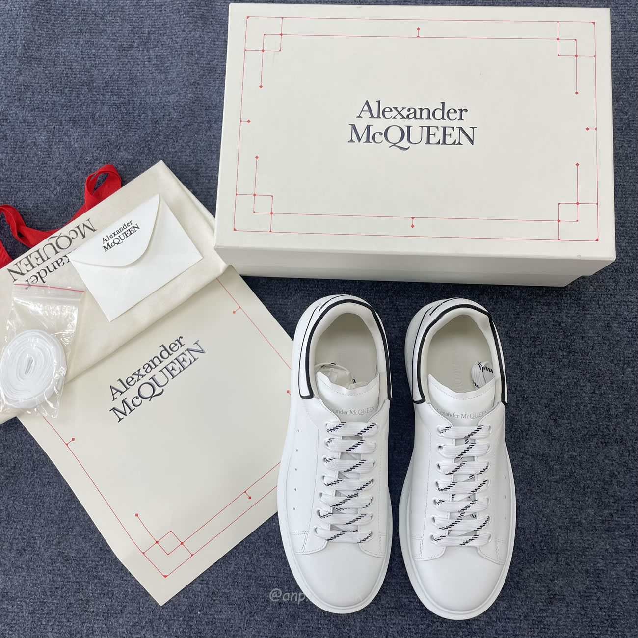 Alexander Mcqueen Oversized Sneaker White Black 625156 Whxmt 9074 (9) - www.newkick.vip Alexander Mcqueen Oversized Sneaker White Black 625156 Whxmt 9074 (9) - www.newkick.vip