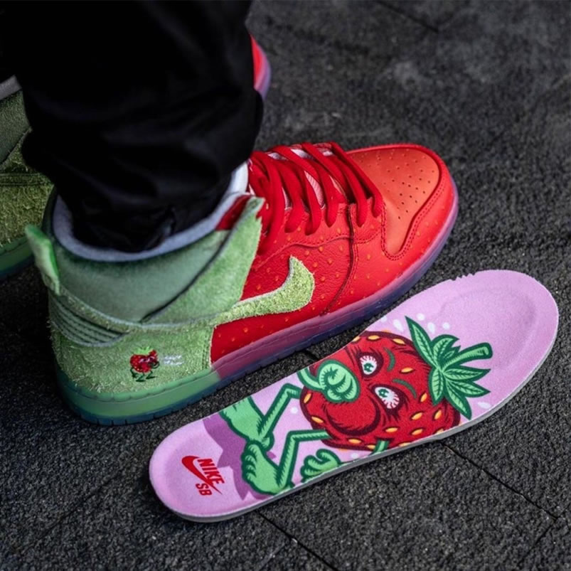 Nike Sb Dunk High Strawberry Cough On Feet Cw7093 600 (4) - www.newkick.vip