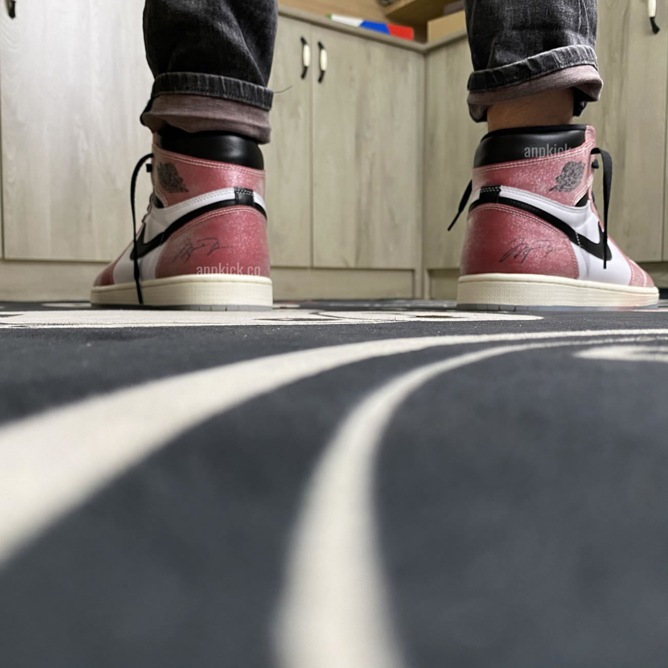 Anpkick Trophy Room Air Jordan 1 High Og Sp Chicago First Look Da2728 100 (9) - www.newkick.vip