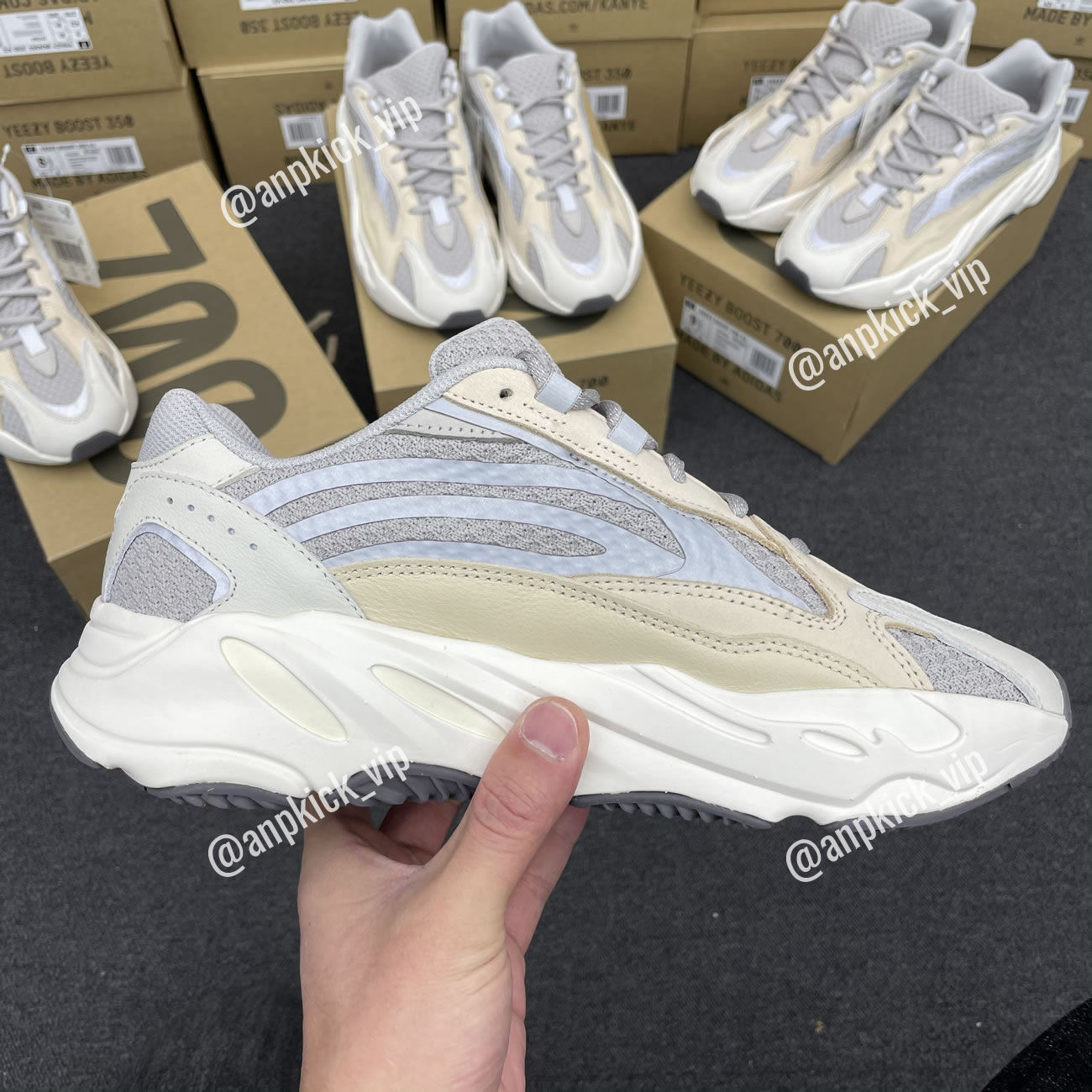 Adidas Yeezy Boost 700 V2 Cream Gy7924 (10) - www.newkick.vip