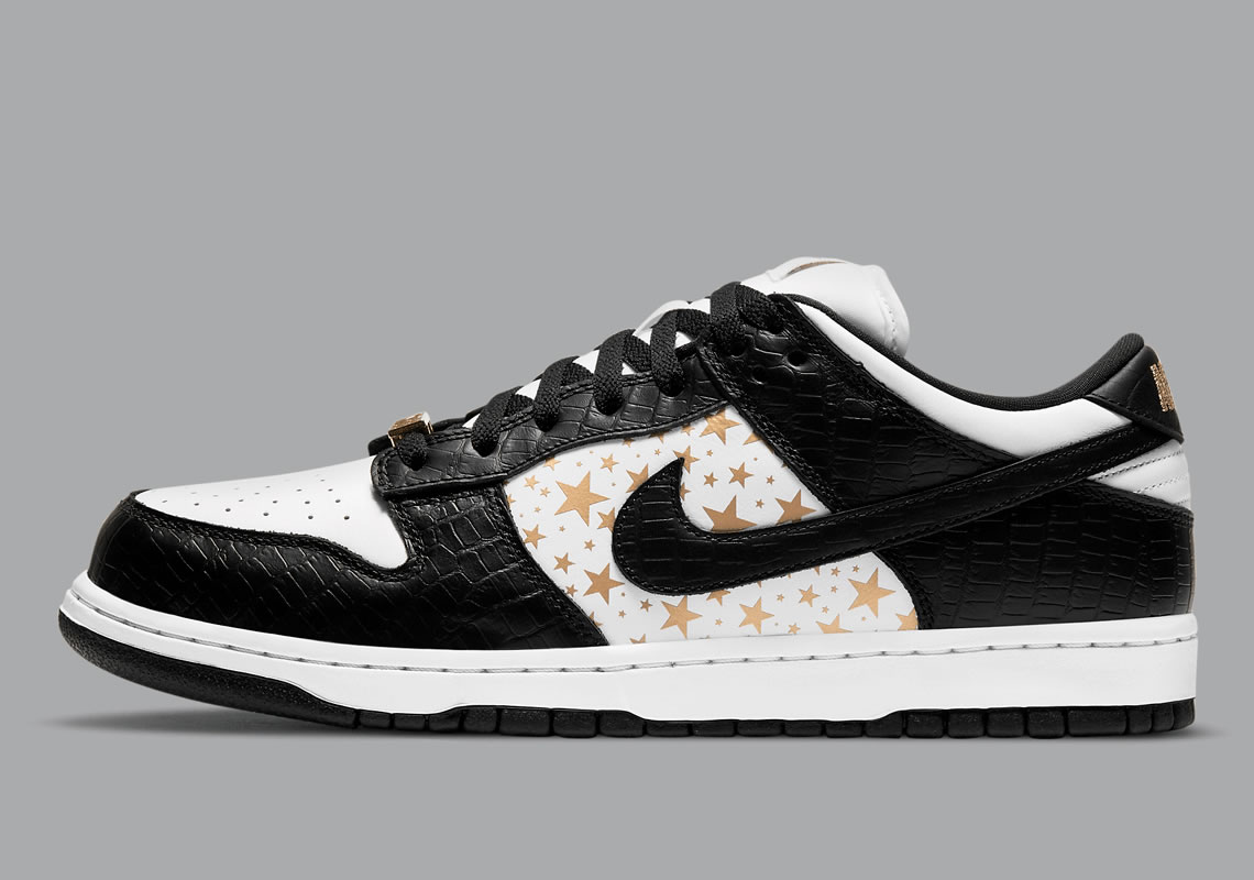 Supreme Nike Sb Dunk Low White Metallic Gold Black Dh3228 102 (1) - www.newkick.vip Supreme Nike Sb Dunk Low White Metallic Gold Black Dh3228 102 (1) - www.newkick.vip