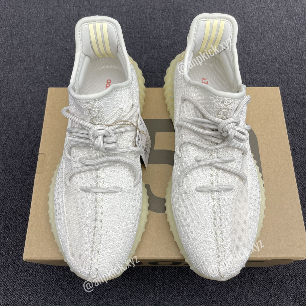 Adidas Yeezy Boost 350 V2 Light Uv Sensitive Gy3438 (10) - www.newkick.vip